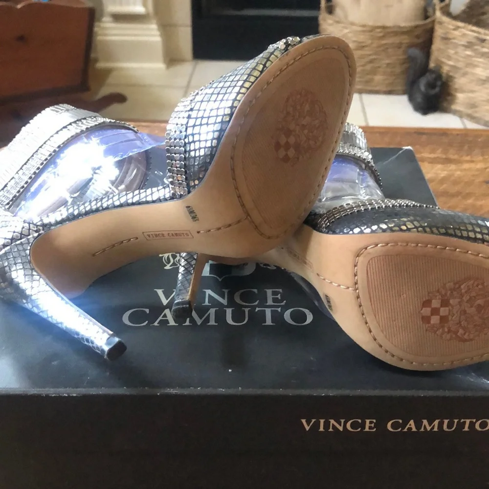 Vince Camuto VC-Latese Heels